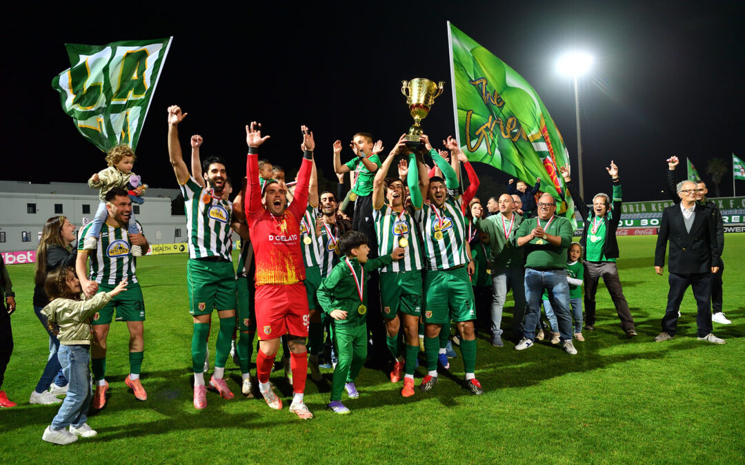 Kercem Ajax Complete a memorable Season by Lifting the Knock-Out Trophy